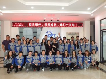  我們一歲了！